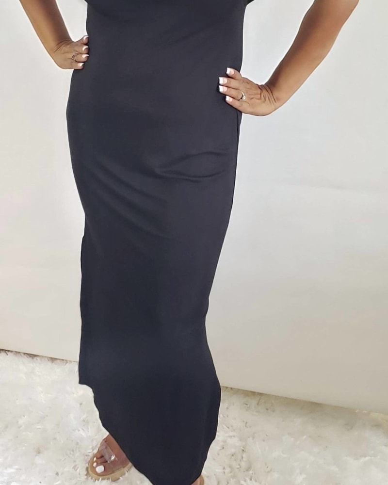 Front of a model wearing a size Large Shoulder Pads Maxi Dress in Black in Black by Q2. | dia_product_style_image_id:345291